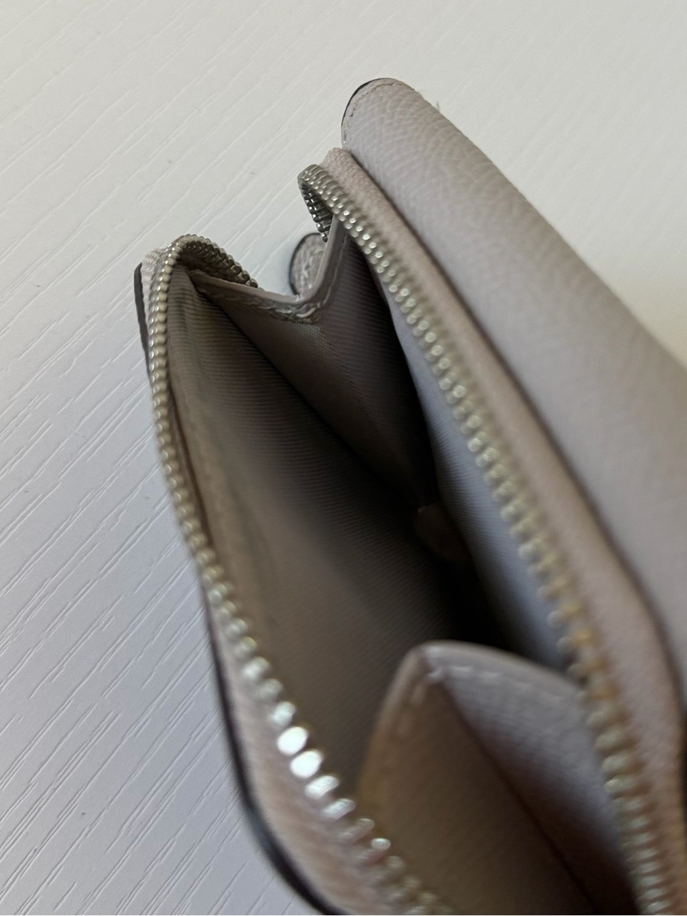 Coach Small Snap / Trifold Wallet - Picture 11 of 12